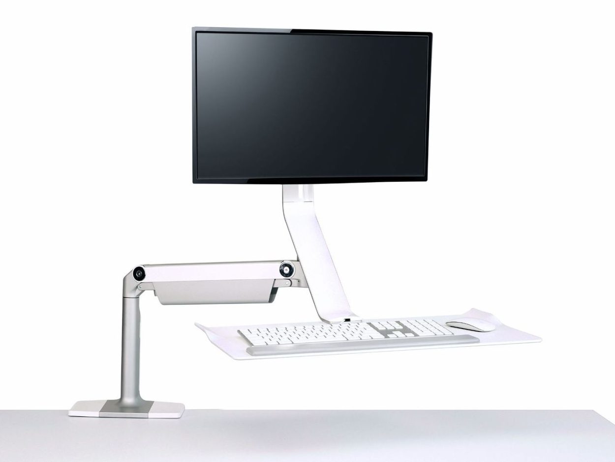 Esteetilise disainiga QuickStand Lite tööjaam, mida saab kinnitada enamus töölaudadele. Tootja Humanscale